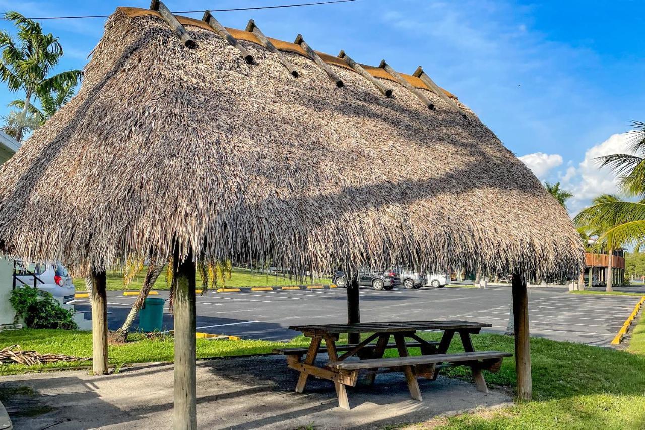 Captain'S Table Hotel By Everglades Adventures Everglades City Exterior foto