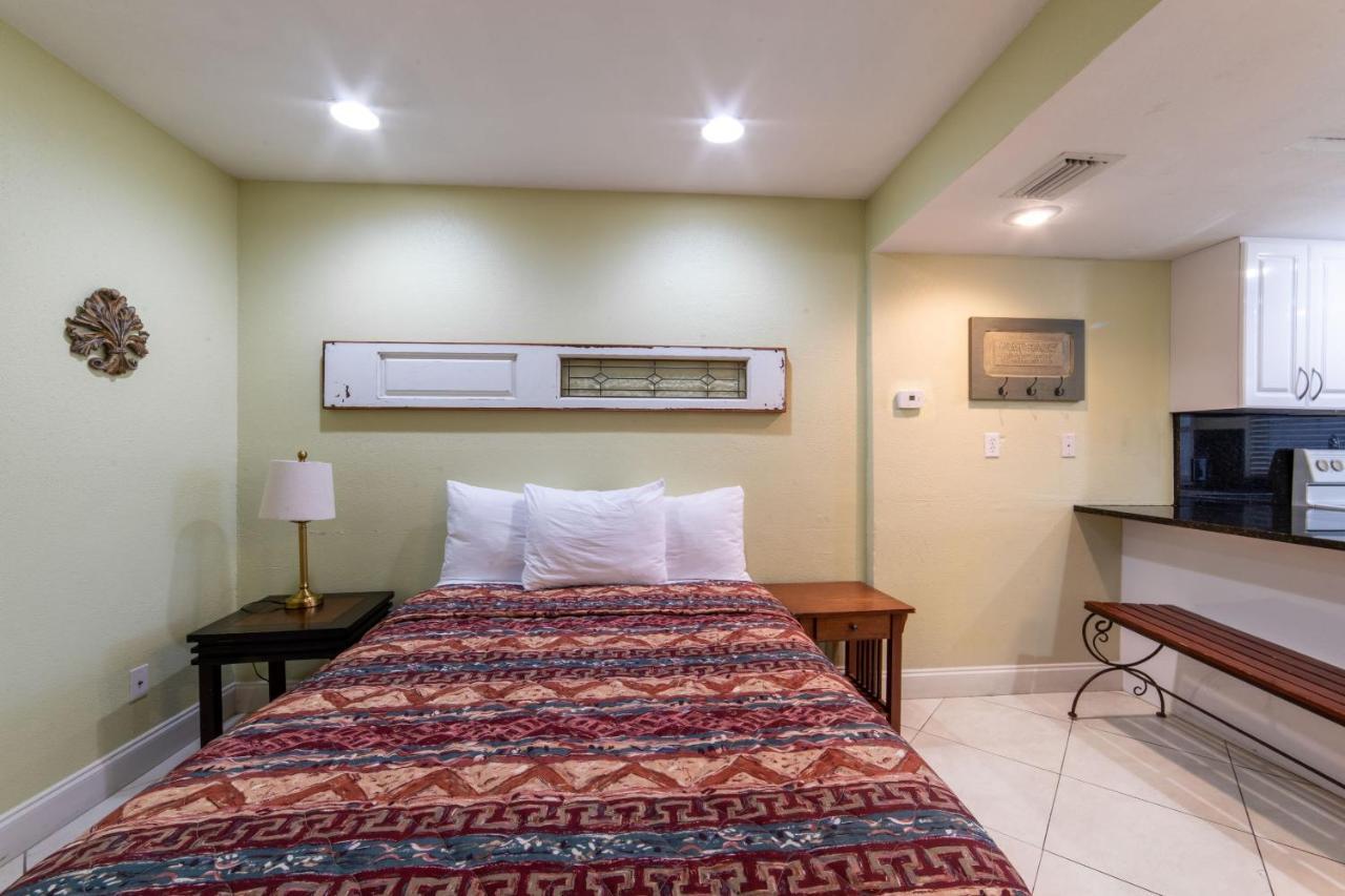 Captain'S Table Hotel By Everglades Adventures Everglades City Exterior foto